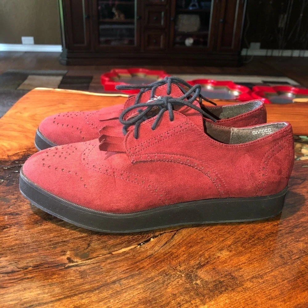 Divided 1 inch creeper oxfords in burgundy.